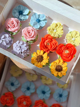 Load image into Gallery viewer, CLASS B 奧斯汀玫瑰,向日葵,櫻花,蝴蝶蘭,牡丹,玫瑰 —Lazy Mini Cupcakes (韓式裱花溫習課程)