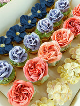 Load image into Gallery viewer, CLASS B 奧斯汀玫瑰,向日葵,櫻花,蝴蝶蘭,牡丹,玫瑰 —Lazy Mini Cupcakes (韓式裱花溫習課程)