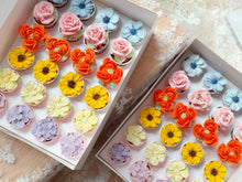Load image into Gallery viewer, CLASS B 奧斯汀玫瑰,向日葵,櫻花,蝴蝶蘭,牡丹,玫瑰 —Lazy Mini Cupcakes (韓式裱花溫習課程)