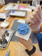 Load image into Gallery viewer, 《中秋節韓式裱花月餅課程》

Lazy Mooncake Workshop
